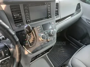 Toyota Sienna 2018 Black