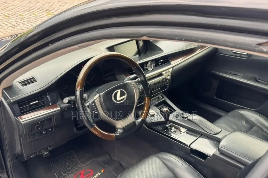 Lexus ES 2013 Black