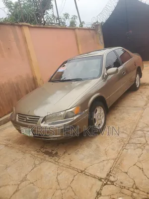 Toyota Camry XLE 4dr Sedan (2.2L 4cyl 4A) 2000 Gray