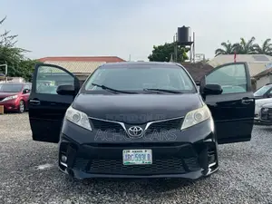 Toyota Sienna 2010 Black
