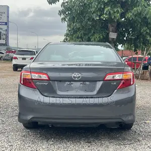 Toyota Camry LE 4dr Sedan (2.5L 4cyl 6A) 2014 Gray