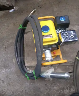 Petrol-powered Concrete Poker Vibrator Machine