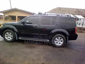 Nissan Pathfinder SE 2008 Black