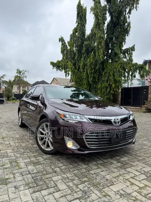 Toyota Avalon XLE Premium Sedan FWD (3.5L 6cyl 6A) 2013 Burgundy