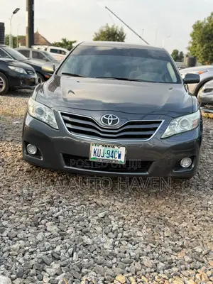 Toyota Camry LE 4dr Sedan (2.5L 4cyl 6AM) 2010 Gray