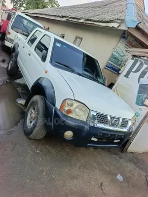 Nissan Frontier XE 4x2 King Cab 116.1 in. WB 2000 White