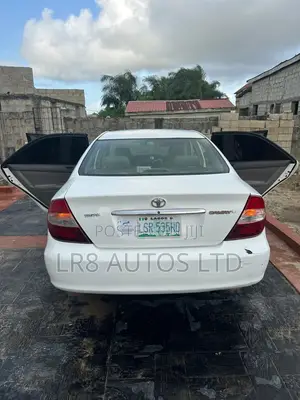 Toyota Camry LE 4dr Sedan (2.4L 4cyl 4A) 2004 White