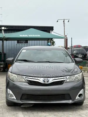 Toyota Camry XLE 4dr Sedan (2.5L 4cyl 6A) 2014 Gray
