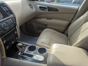 Nissan Pathfinder 2014 Red