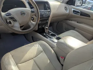 Nissan Pathfinder 2014 Red