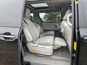 Toyota Sienna 2012 Black