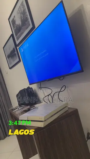 Ps4 Fat With Two Pads and Games
