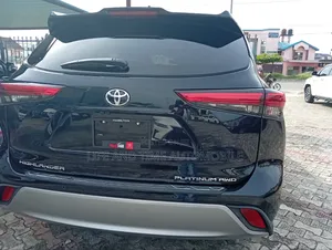Toyota RAV4 XLE Premium AWD 2020 Black