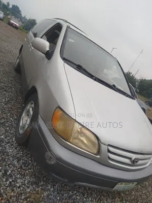 Toyota Sienna 2000 Silver