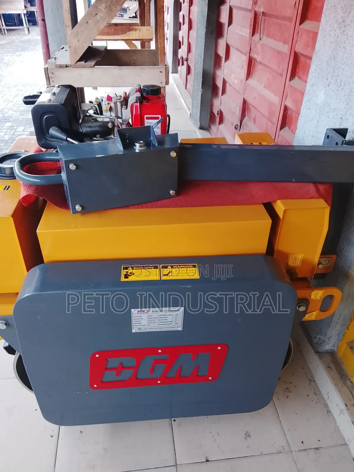 Fuel Articulated Turning Compactor Machine