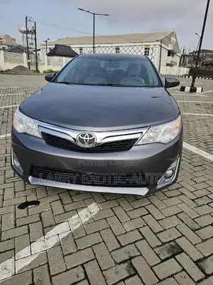 Toyota Camry XLE 4dr Sedan (2.5L 4cyl 6A) 2014 Gray