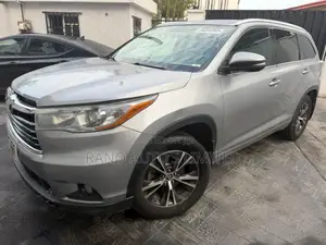 Toyota Highlander XLE V6 4x4 (3.5L 6cyl 6A) 2016 Gray