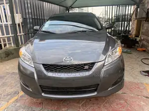 Toyota Matrix Hatchback FWD (1.8L 4cyl 5M) 2009 Gray