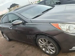 Hyundai Sonata SE 2.0T Sedan FWD (2.0L 4cyl 6A) 2013 Gray
