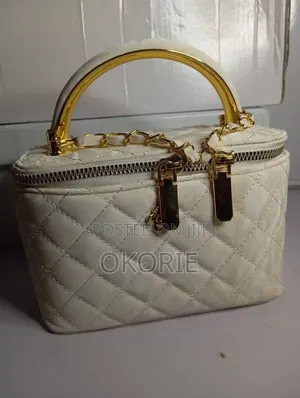 Women's New Stylish Diamond Patterned Cosmetics Box Bag Chain Strap