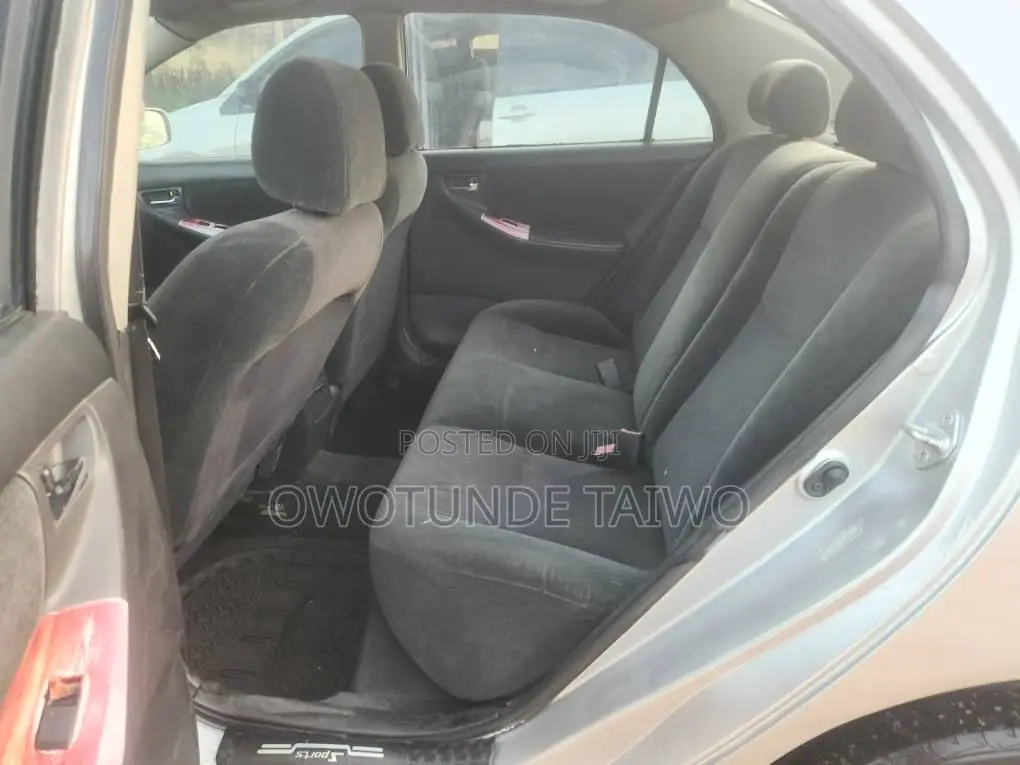 Toyota Corolla 2004 Silver