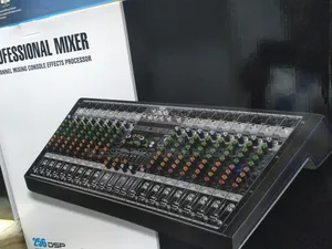 Yamaha Professional 16 Channels Mixers