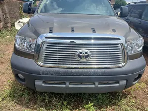 Toyota Tundra CrewMax 4x4 Limited 2011 Gray