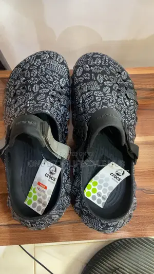 Original Crocs Baya Print Clogs - (New With Tags)