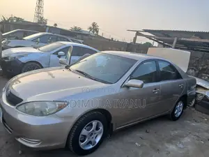 Toyota Camry 2004 Gold