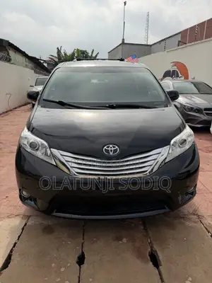 Toyota Sienna XLE 7 Passenger (3.5L 6cyl 6A) 2016 Black