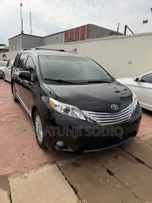 Toyota Sienna XLE 7 Passenger (3.5L 6cyl 6A) 2016 Black