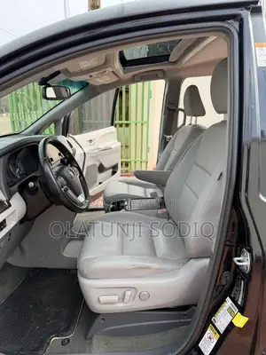 Toyota Sienna XLE 7 Passenger (3.5L 6cyl 6A) 2016 Black