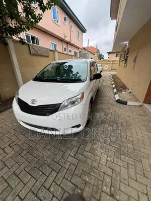 Toyota Sienna 2013 White
