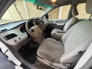 Toyota Sienna 2013 White