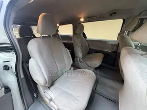 Toyota Sienna 2013 White