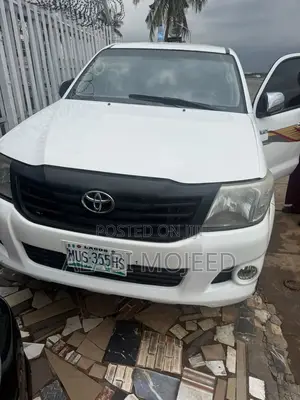 Toyota Hilux 2.5 D-4D 4X4 SRX 2012 White