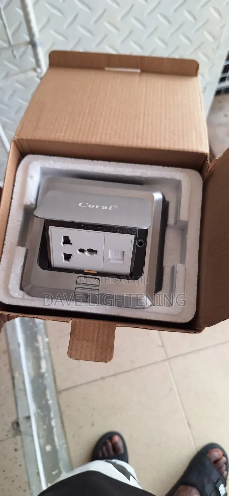13a Single Pop-Up Floor Socket