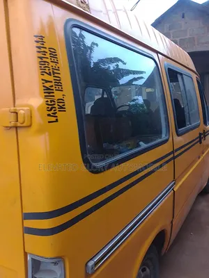 Ford Transit 2005 Orange