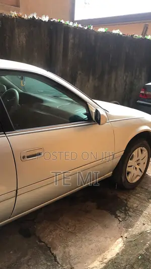 Toyota Camry 2000 White