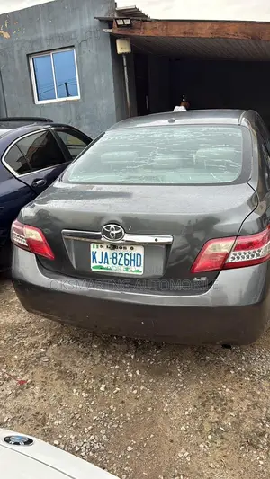 Toyota Camry LE 4dr Sedan (2.5L 4cyl 6AM) 2010 Gray