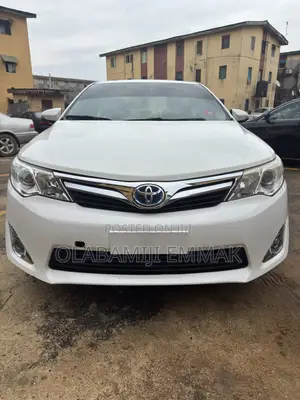 Toyota Camry LE 4dr Sedan (2.5L 4cyl 6A) 2014 White