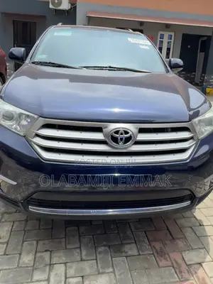 Toyota Highlander SE 2012 Blue
