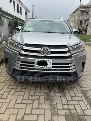 Toyota Highlander XLE 4x2 V6 (3.5L 6cyl 8A) 2017 Silver