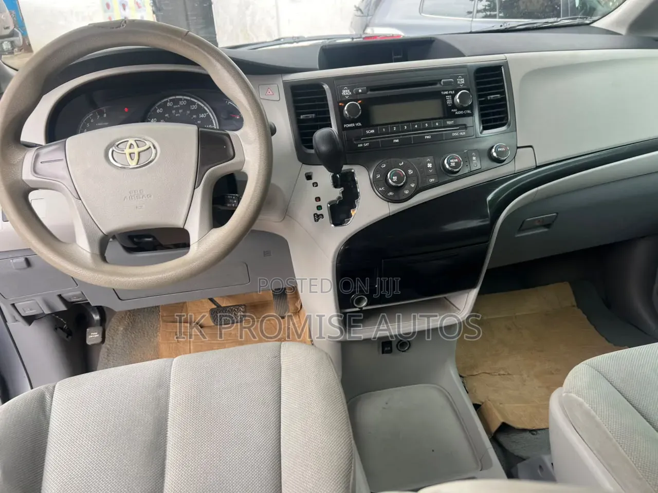 Toyota Sienna 2011 Silver