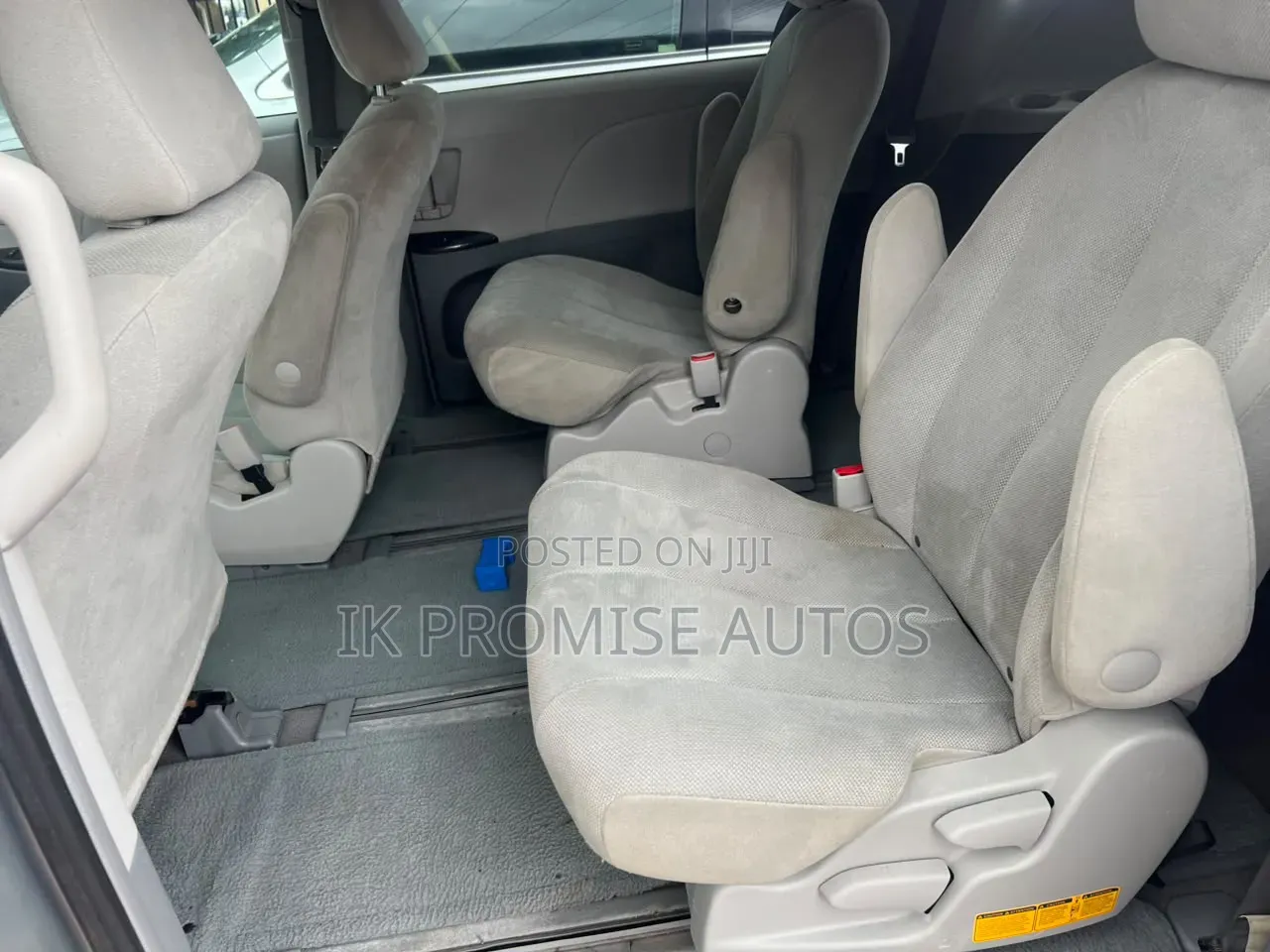 Toyota Sienna 2011 Silver