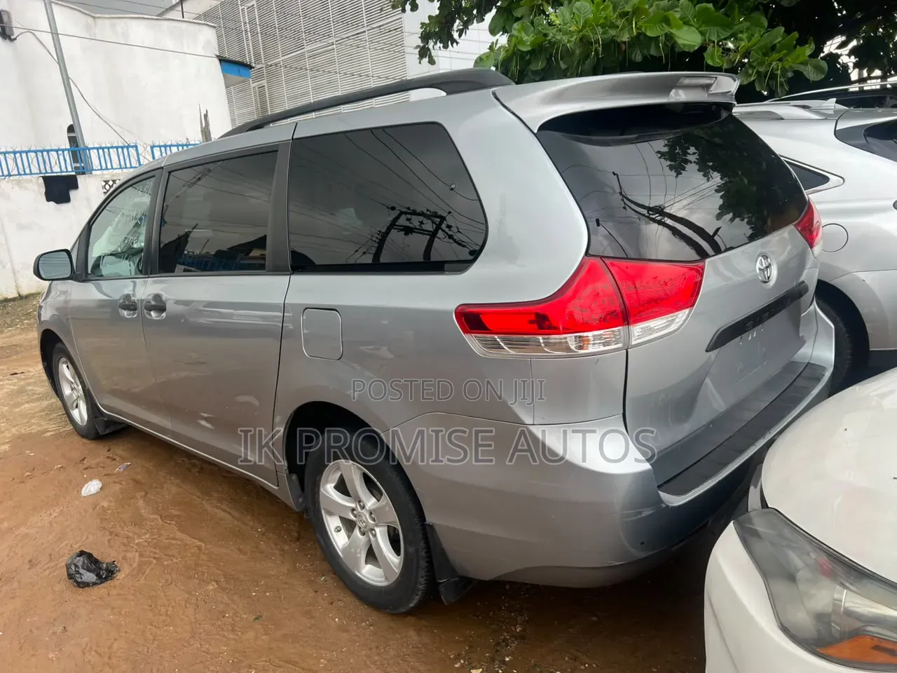 Toyota Sienna 2011 Silver