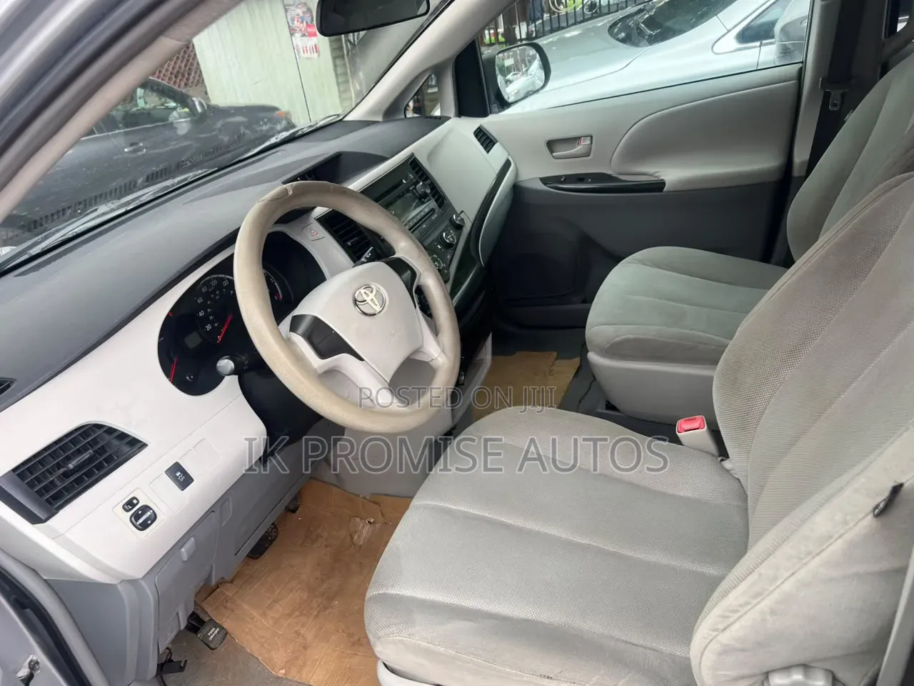 Toyota Sienna 2011 Silver