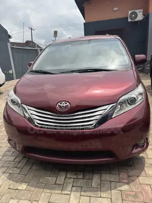 Toyota Sienna SE 8 Passenger 2011 Maroon