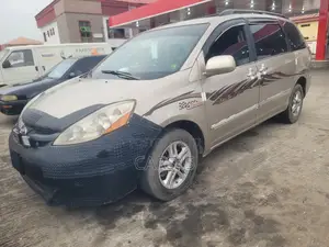 Toyota Sienna LE FWD 2006 Gold