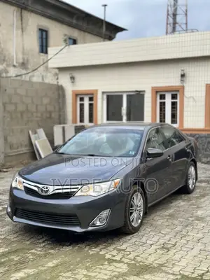 Toyota Camry LE 4dr Sedan (2.5L 4cyl 6A) 2012 Gray